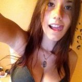 Sexy tienertje van 20 zoekt een sexdate